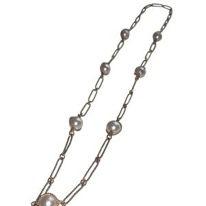 Elegant Gold and Pearl Necklace